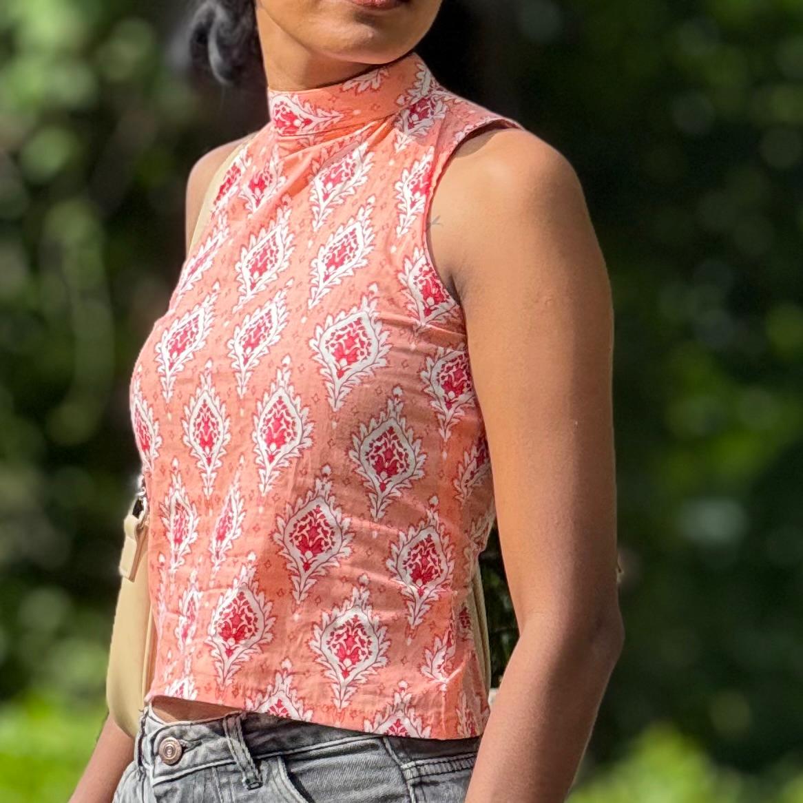 Anicham Cinch Sleeveless Crop Top