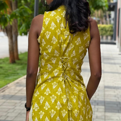 Thulasi Cinch Sleeveless Long Kurti