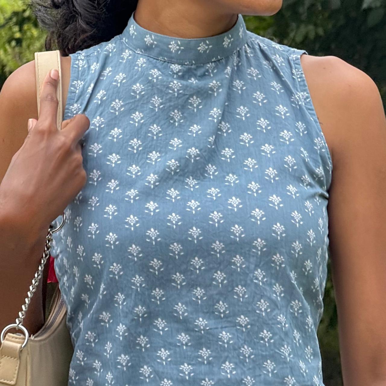 Saayal Cinch Sleeveless Short Kurti