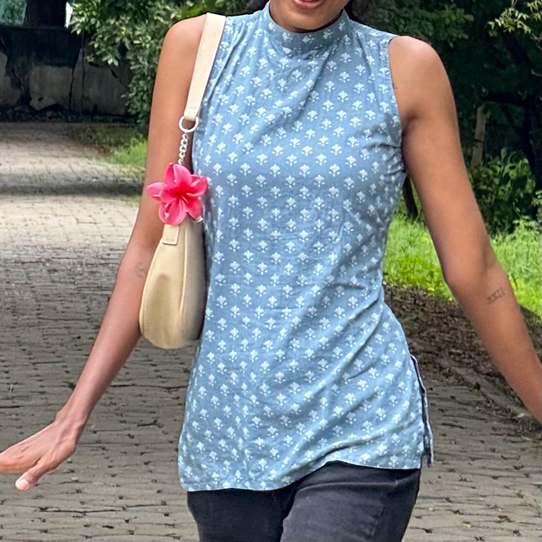 Saayal Cinch Sleeveless Short Kurti