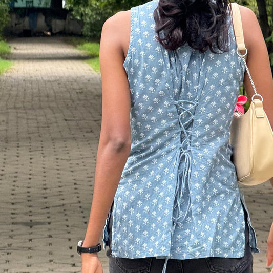 Saayal Cinch Sleeveless Short Kurti